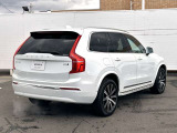 北欧流のラグジュアリーを体現したXC90。伝統的なスカンジナビアン・デザインを継承しながら、躍動感にあふれ優雅な雰囲気を身にまとう、新しい潮流を具現化したスタイリングです。