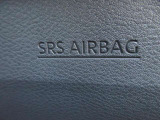 運転席側にSRS二-エアバックシステムを採用 万一の際の安全性を高めました