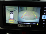 【パノラマモニター】上からの映像を表示。前後左右のカメラで合成し、運転席からの目視だけでは確認しにくい状況をリアルタイムで見晴らせます