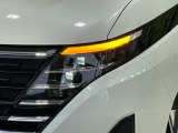 【LEDヘッドライト】悪天候や夜間走行時も良好な視界を確保し安心して運転できる高輝度LEDヘッドライトを装備!点灯速度が早く、消費電力も抑えられています。