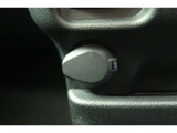 【アクセサリーソケット】12Vのカー用品等の電源供給が可能です。