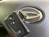 【キーフリーシステム】カバンやポケットに入れたままでもドアの施錠・解錠が可能なスマートキーを装備。エンジンのオン・オフ時もカギを取り出す必要が無いからとっても便利です♪