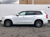 北欧流のラグジュアリーを体現したXC90。伝統的なスカンジナビアン・デザインを継承しながら、躍動感にあふれ優雅な雰囲気を身にまとう、新しい潮流を具現化したスタイリングです。