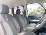 運転席シート廻りは使用感も少なく、良好な状態となっています。前オーナー様が丁寧に使っていたことがよくわかりますね。