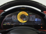 スマートフォン・コネクション(Apple CarPlay対応など)を装着しております。お手持ちのスマートフォンを繋ぎ、ナビや音楽アプリを直感的に操作いただけます。