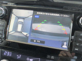 自車を真上から見下ろすように映し出すので周囲の状況が分かるアラウンドビューモニター搭載していますので駐車が苦手な方も安心です