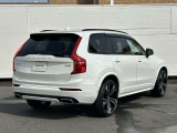 北欧流のラグジュアリーを体現したXC90。伝統的なスカンジナビアン・デザインを継承しながら、躍動感にあふれ優雅な雰囲気を身にまとう、新しい潮流を具現化したスタイリングです。