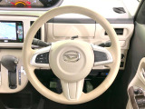 インテリアに合わせたデザインのステアリングは、運転される方のことも考え、運転しやすい形状、大きさです。是非一度、実際に触ってお確かめください。