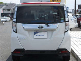 バックカメラが付いているので後方確認が非常にしやすいです。今や運転初心者も熟練者も必須装備!ついていて損はないですね♪