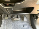 運転席アンダーポケットです