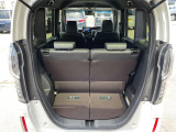 普段のお買い物や通勤、送迎等に十分な荷室スペースを確保しております。セカンドシートを倒すと、大きな荷物の積載も可能です♪