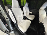 後部座席も気になるようなキズ・汚れやへたり等、大きなダメージはなく、良好な状態です。