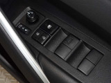 電動格納式ドアミラー・パワーウインドウを装備しています。