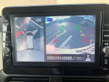 空から見下ろしているような視点で周囲を確認できるアラウンドビューモニター。駐車時にとても便利です。