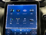 新しくなったセンターコンソールはスマートフォンを操作するような感覚でナビから車両の設定までが可能です。