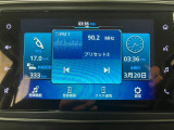 【ディスプレイオーディオ】 ラジオの視聴やBluetooth接続による音楽鑑賞やハンズフリー通話、バックアイカメラ表示などの多彩な機能が利用できます。