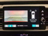 バックでの車庫入れも安心です! リアカメラが付いているバックモニター付のナビディスプレーを装備しております。バンパーについているソナーや、操作線もついており距離感も画面から確認できます。