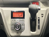 自然に手が届き操作性の良いシフトレバー!