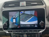 『アラウンドビューモニター』はスムーズな駐車と安全確認をサポートします。