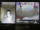 ギアを『R』に入れるとナビ画面に、まるで雲の上から覗いているような映像が映り、駐車をサポートしてくれます。