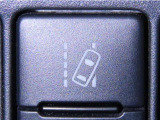 車線逸脱警報装置を装備しております。