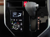 車内を快適に、オートエアコンを装備しています。
