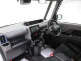 ダイハツのお店では、ダイハツ車を知り尽くしたプロフェッショナルが、専用の診断機器を使って各システムを点検しております。