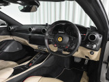 2023年式 Ferrari Portofino M は、フェラーリのGTモデルとしての快適性と走行性能をより高めた進化モデルであり、日常から特別なドライブまで自然に寄り添う一台です。