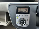 オートにしておけば自動で快適な空調に設定してくれるオートエアコンが装備されています。