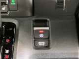 オートブレーキホールド機能付きです☆停車中にブレーキペダルから足を離しても、停車状態が続きます。渋滞、信号待ちの間等、安心です。アクセルを踏めば自動解除され、再発進できます。