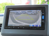 バックカメラ搭載なので後方時に車体後ろが確認出来る為、運転の苦手な方やたまに乗る方でも安心して車庫入れが出来ます☆