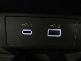 USB充電専用電源ソケットも付いています。モバイル機器などの充電専用