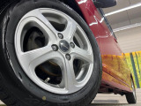 【14インチアルミホイール】外観にマッチしたアルミホイールを装着しております。各種アルミホイールや、スタッドレスタイヤも取扱いしております。是非ご相談ください♪