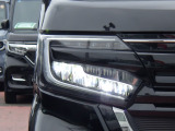 ★LEDヘッドライト搭載★ 白っぽく光る明るく省電力なLEDライト!先進的な白い輝きでフロントフェースを引き締めます☆
