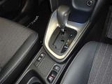 電動パーキングブレーキ・ブレーキホールドを装備してます。ホールド機能は信号待ちが多い一般道で疲労軽減になり、大好評です!