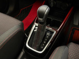 ご納車前にはプロの整備士が点検を行い、交換の必要がある部品は交換してからご納車いたします。また、その後の点検・整備・車検等も当社にお任せください。