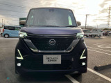 ヘッドライトは明るいLEDタイプです