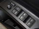 電動格納式ドアミラー・パワーウインドウを装備しています。