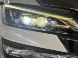 【LEDヘッドライト】悪天候や夜間走行時も良好な視界を確保し安心して運転できる高輝度LEDヘッドライトを装備!点灯速度が早く、消費電力も抑えられています。