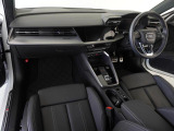 Audiのインテリアはエクステリア同様、優れたデザイン性とクオリティ、そして機能性を兼ね備えております。