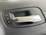 【メモリー機能付きパワーシート】ドライバーごとに設定したシート位置を記憶して、ボタン一つで切り替えできる便利な機能!運転する方が複数名いらっしゃるご家庭におすすめです♪