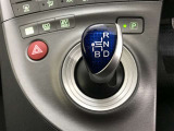 電動パーキングブレーキを搭載。スイッチ操作でパーキングブレーキを作動・解除することが可能ですので、操作の力が不要ですよ♪