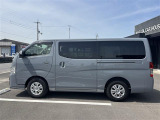2026年3月登録「NISSAN CARAVAN GRANDプレミアムGXディーゼル2WD・インテリジェントアラウンドビューモニター・ワンタッチオートスライドドア(助手席)・スペアタイヤ」登録済未使用車