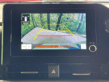【バックカメラ】駐車時に後方がリアルタイム映像で確認できます。大型商業施設や立体駐車場での駐車時や、夜間のバック時に大活躍!運転スキルに関わらず、今や必須となった装備のひとつです!