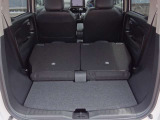 リアシートを倒せばラゲッジも広がります。