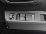 愛知ダイハツのお店にある、たくさんのスマアシ搭載車は、正常に作動する事をしっかり確認してます。