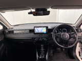 見通しの良い運転席回りとなっておりますので安心して運転をして頂けます!窓が大きいので明るく開放的な室内です