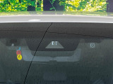 【トヨタセーフティセンス】走行中に前方の車両等を認識し、衝突しそうな時は警報とブレーキで衝突回避と被害軽減をアシスト。より安全にドライブをお楽しみいただけます。