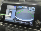 自車を真上から見下ろすように映し出すので周囲の状況が分かるアラウンドビューモニター搭載。フロントカメラとしても使用できます。車庫入れなど苦手な人の頼りになる助っ人です。