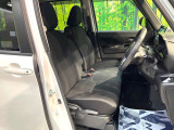 運転席まわりには十分なスペースがあり、大柄な方でもゆったり運転していただける環境です。